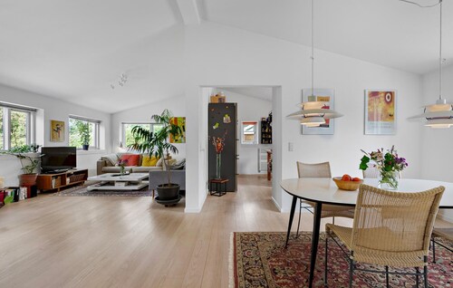 4 bedroom lovely home in Dronningmølle