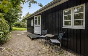 Outdoor dining - Amazing home in Skibby with WiFi (Skibby)