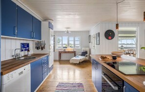 Fridge, stovetop, dishwasher, coffee/tea maker - Amazing home in Skibby with WiFi (Skibby)