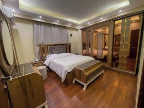 4 bedrooms, WiFi, bed sheets