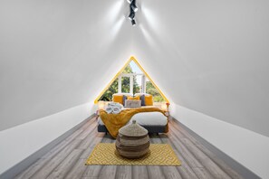 2 bedrooms, iron/ironing board, Internet, bed sheets