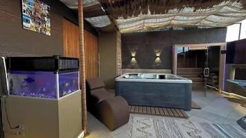 Indoor spa tub