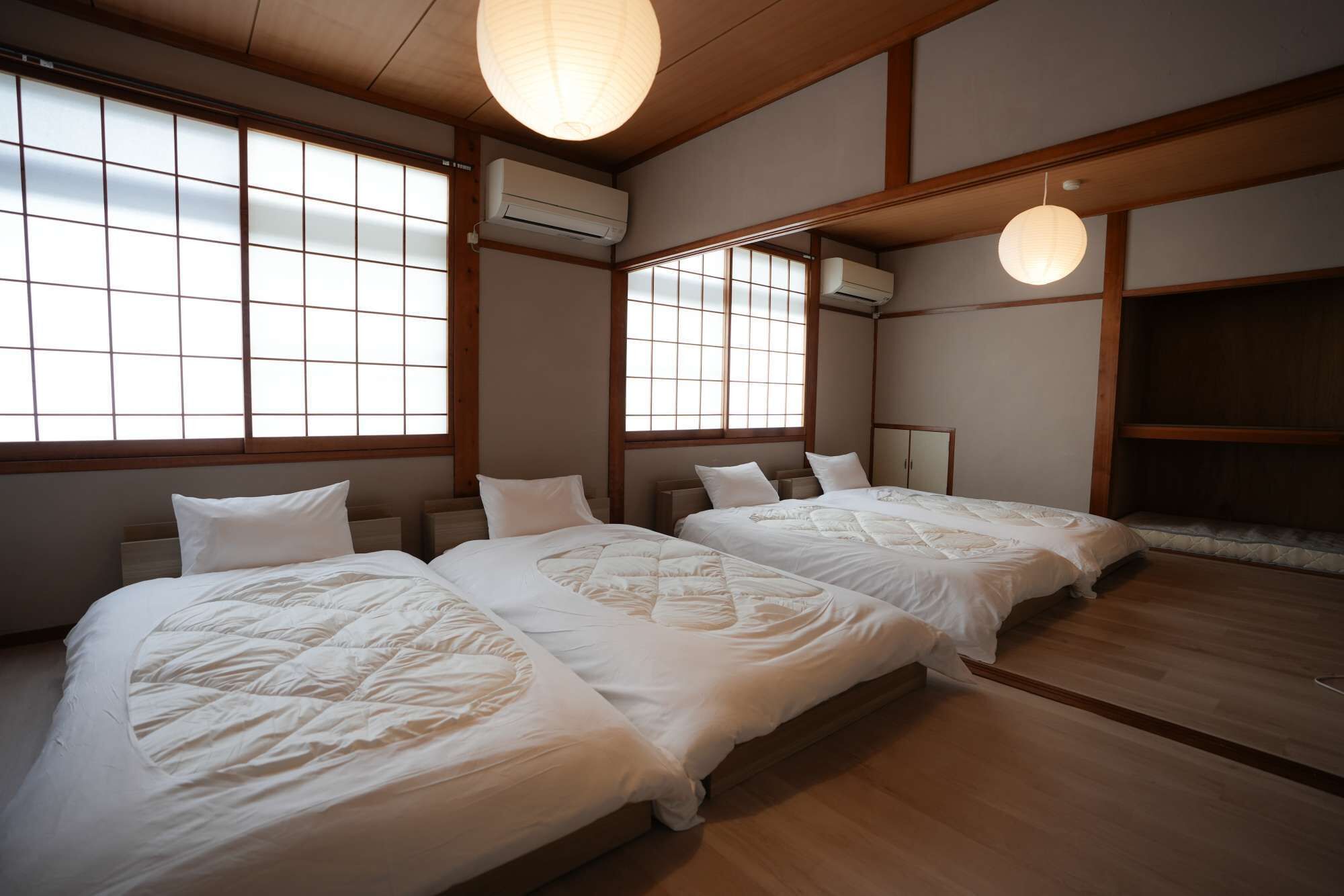 1 bedroom, desk, WiFi, bed sheets