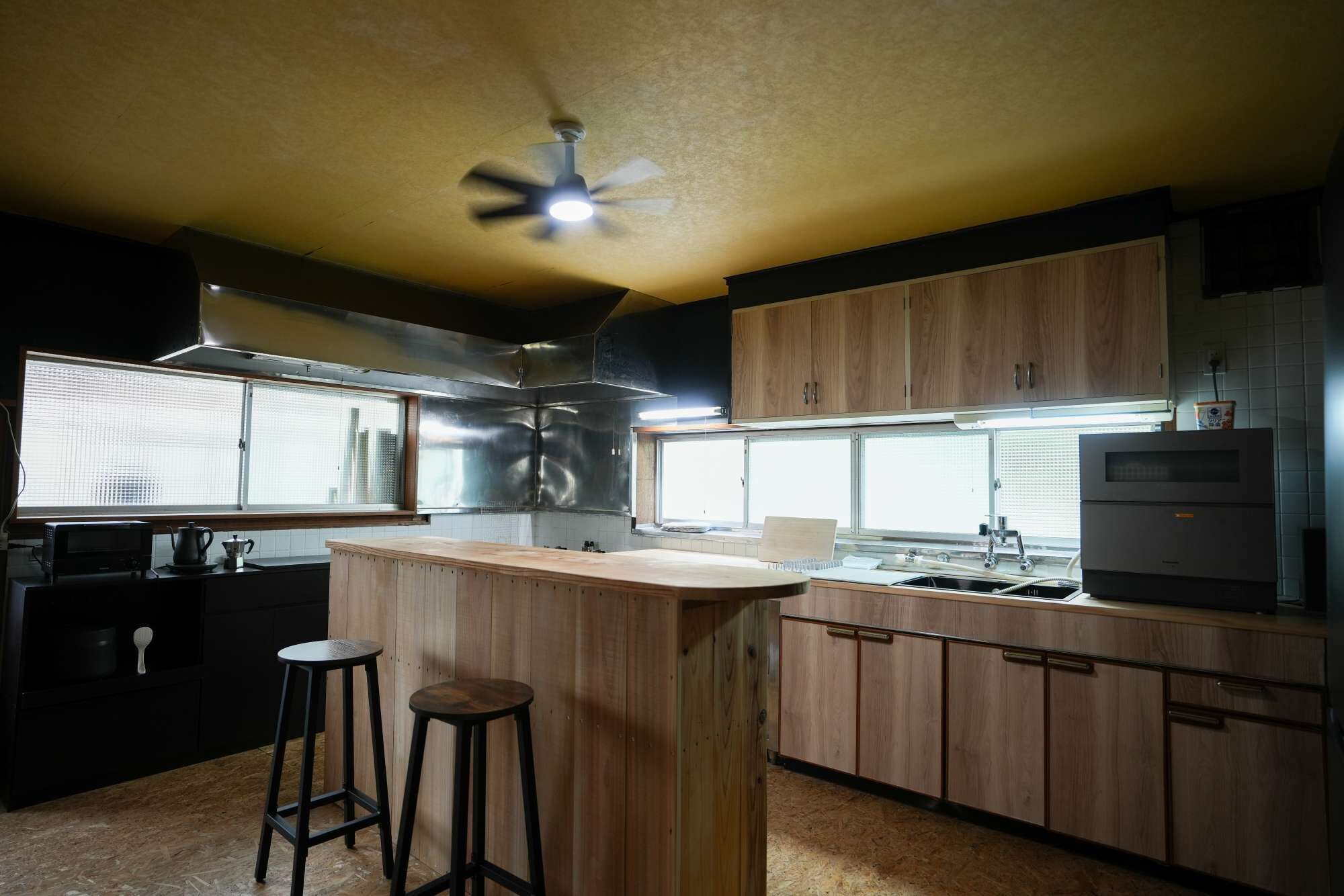 Refrigerador, microondas, parrilla de estufa y lavavajillas 