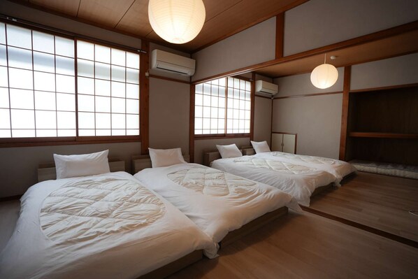 1 bedroom, desk, WiFi, bed sheets