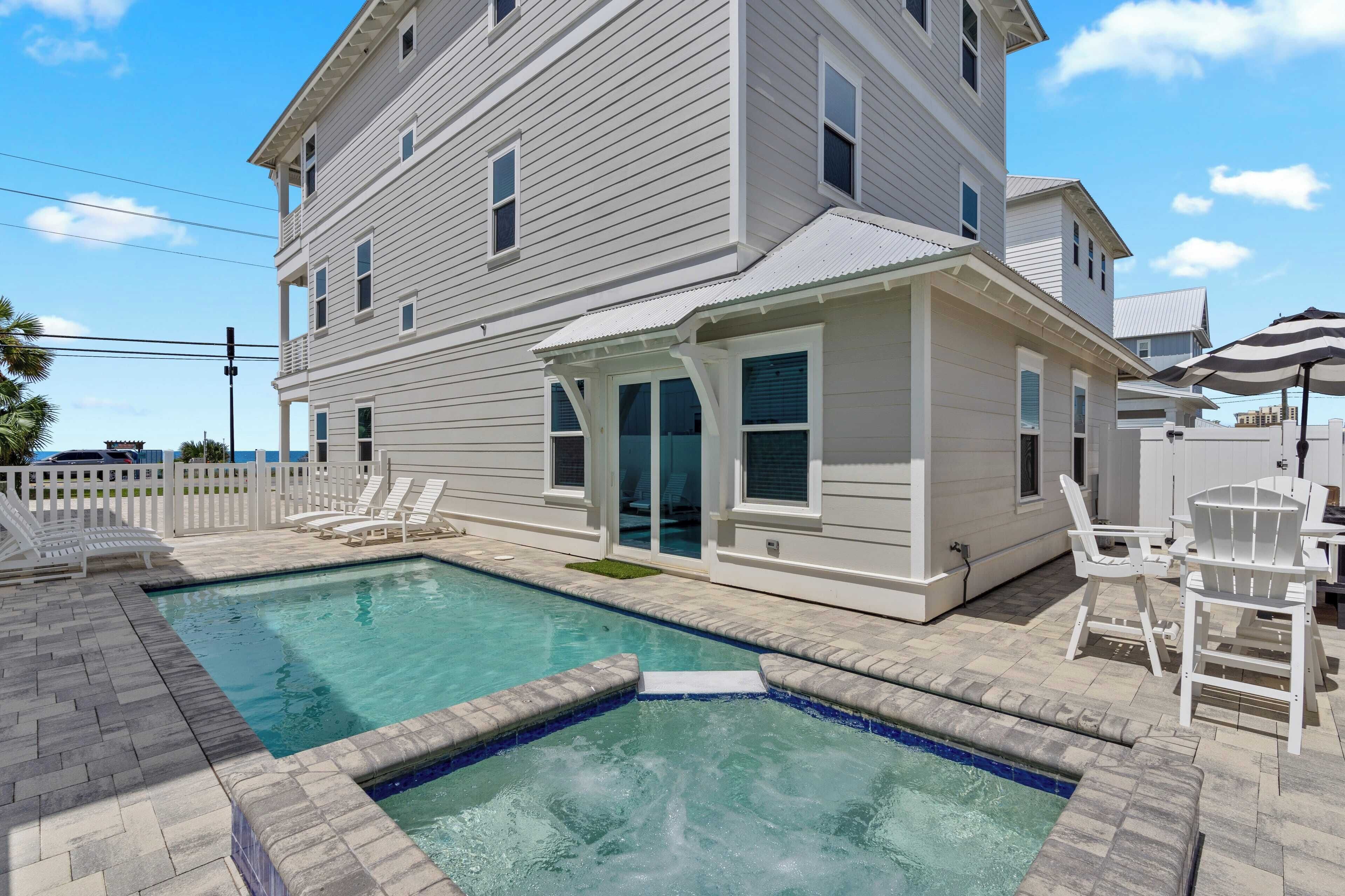 House (6 Bedrooms) | Front of property