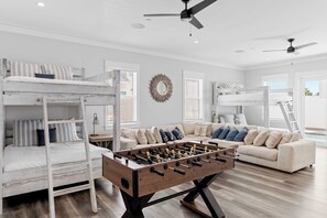 House (6 Bedrooms) | Interior