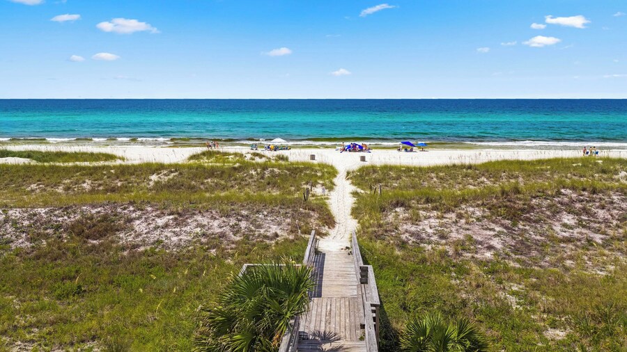 Gulf Views, Pool, Rooftop Lounge & Private Beach Heavenly Day by Avantstay
