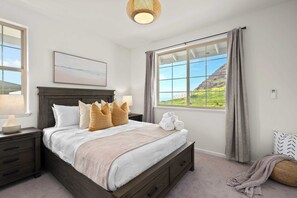 Interior - Sleeps 16, 2 Homes Ocean Views, Shared Pool + Gym, Near the Beach Avantstay (Waianae)