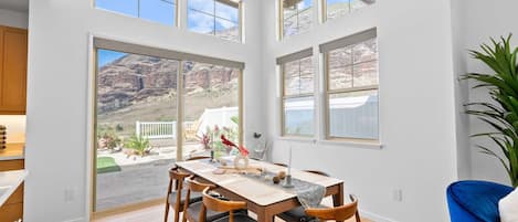 House (6 Bedrooms) | Interior