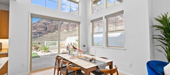 Sleeps 16, 2 Homes Ocean Views, Shared Pool + Gym, Near the Beach Avantstay