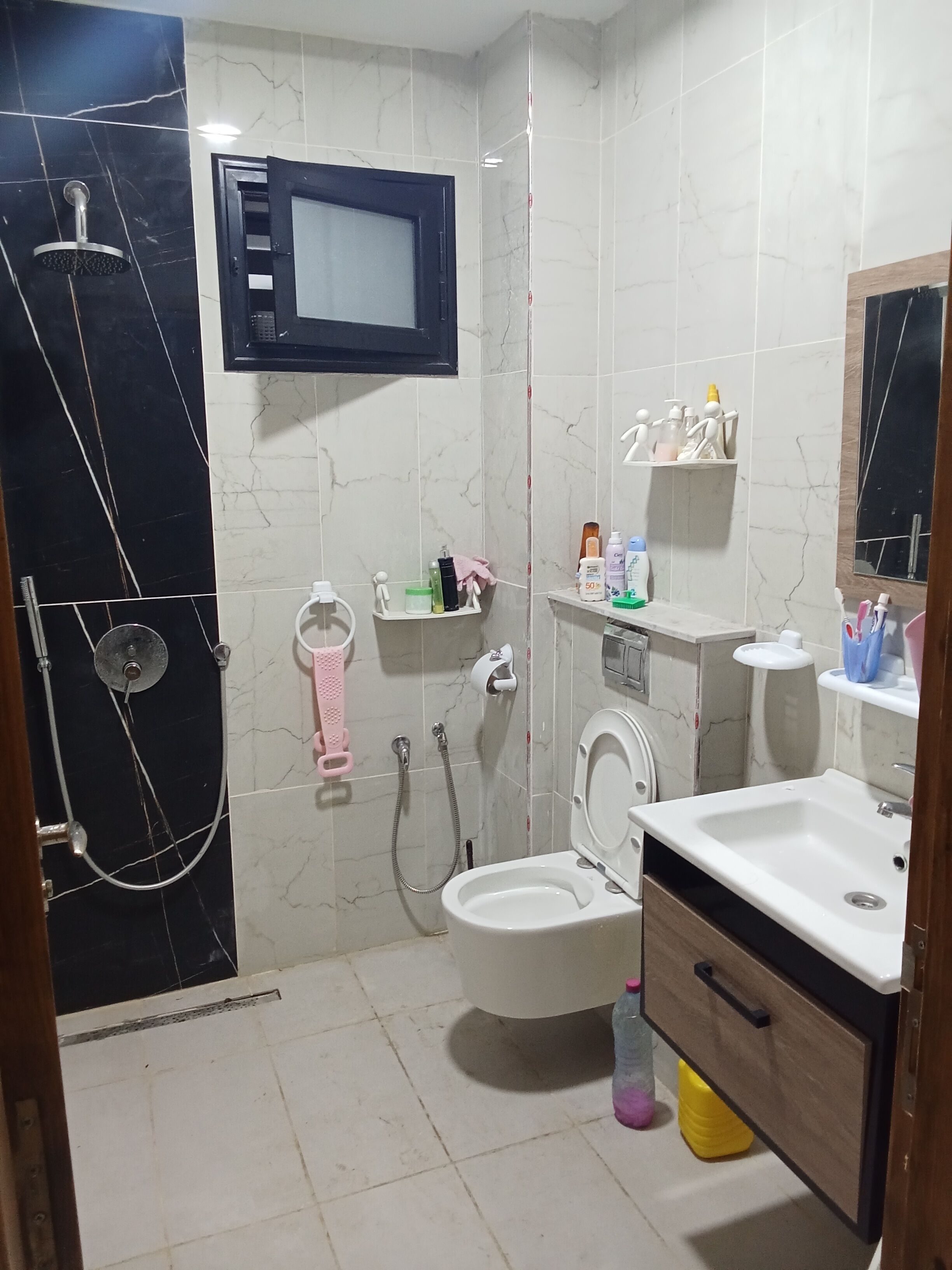 Pyyhkeet, saippua, vessapaperi