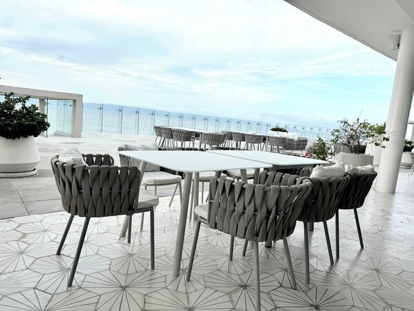 Apartment, Multiple Beds, Pool Access, Ocean View (Bolongo 302) | Outdoor dining