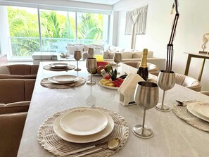Apartment, Multiple Beds, Pool Access, Ocean View (Bolongo 005) | Dining