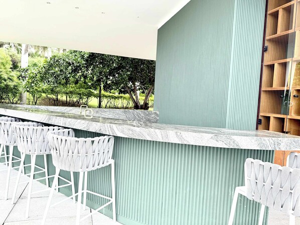 Apartment, Multiple Beds, Pool Access, Ocean View (Bolongo 005) | Bar (on property)