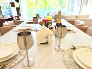 Appartement, Plusieurs lits, accès à la piscine, vue sur l’océan (Bolongo 005) | 4 chambres, décor unique, ameublement unique