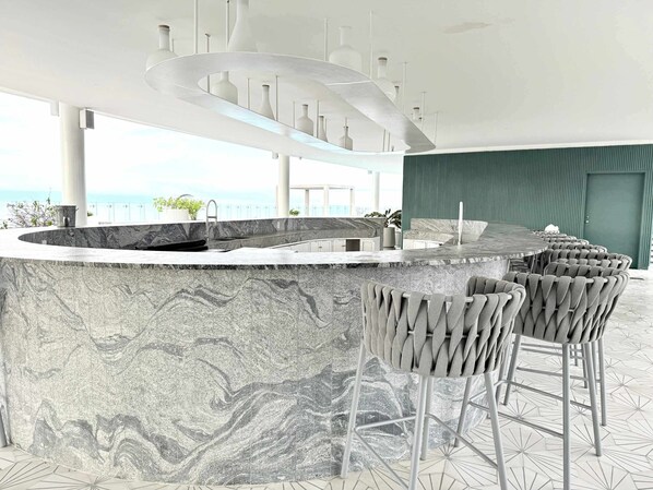Apartment, Multiple Beds, Pool Access, Ocean View (Bolongo 005) | Bar (on property)
