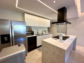 Appartement, Plusieurs lits, accès à la piscine, vue sur l’océan (Bolongo 005) | Cuisine privée