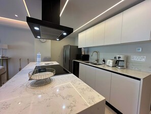 Apartment, Mehrere Betten, Poolzugang, Meerblick (Bolongo 005) | Eigene Küche