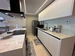 Apartment, Multiple Beds, Pool Access, Ocean View (Bolongo 005) | Private kitchen