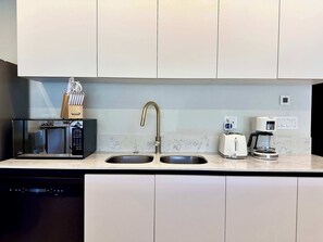 Apartment, Multiple Beds, Pool Access, Ocean View (Bolongo 005) | Private kitchen