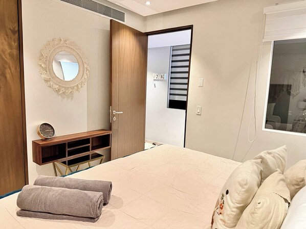 Apartment, Mehrere Betten, Poolzugang, Meerblick (Bolongo 005) | 4 Schlafzimmer, individuell dekoriert, individuell eingerichtet