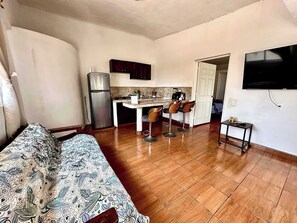 公寓, 1 张特大床和 1 张沙发床, 露台, 城市景观 (Departamento 1BR) | 1 多间卧室、特色装修、特色家居、床单