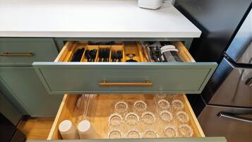 Microones, forn, placa de cuina i rentaplats