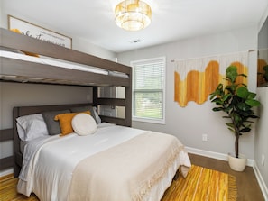 3 makuuhuonetta, silitysrauta/-lauta, Wi-Fi, vuodevaatteet