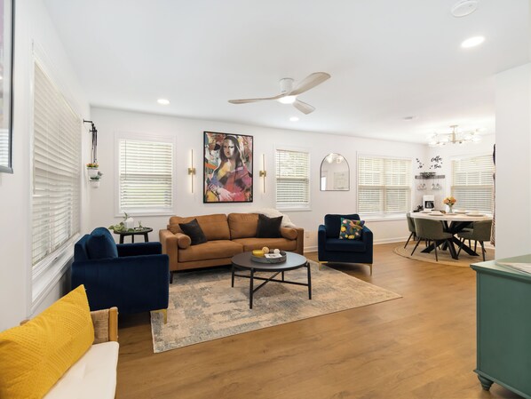 Televisión y chimenea 