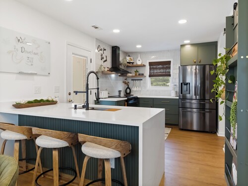 Upscale Artsy Bungalow-Walk away to Unity Park