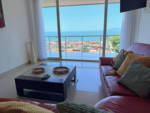 Apartment, Multiple Beds, Balcony, Ocean View (Rich Coast 2) | Living area