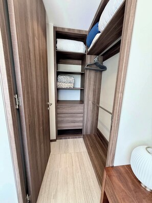 Apartamento, varias camas, bañera de hidromasaje, vistas al mar (Tizate 221) | Armario