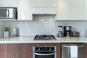 Leilighet, flere senger, adgang til basseng, havutsikt (Pavilion 305) | Eget kjøkken | Kaffetrakter/tekoker