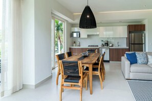 Apartment, Berbilang Katil, Pool Access, Ocean View (Pavilion 305) | 2 bilik tidur, dihias secara berasingan 