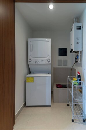 Apartment, Berbilang Katil, Pool Access, Ocean View (Pavilion 305) | Dobi