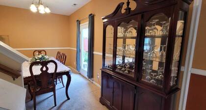 Soothing 4-bedroom house in charming Charlotte