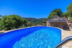 Pool - Holiday home with swimming pool and panoramic views (Bribir)
