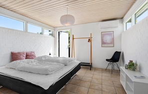 3 bedrooms, travel crib, free WiFi