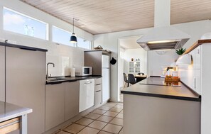 Fridge, stovetop, dishwasher, coffee/tea maker - 3 bedroom amazing home in Sydals (Sydals)