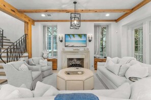 Fernseher, Kamin, Arbeitsbereiche