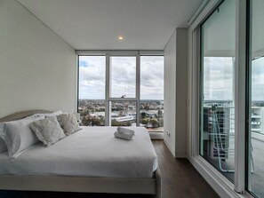 Iron/ironing board, WiFi, bed sheets - Charming 2 bedroom APT overlooking Accor Stadium (Lidcombe)