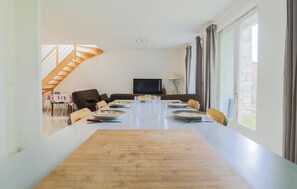 Dining - Beautiful home in Monthenault with WiFi (Monthenault)