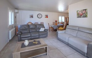 Smart-TV, Kamin, Stereoanlage