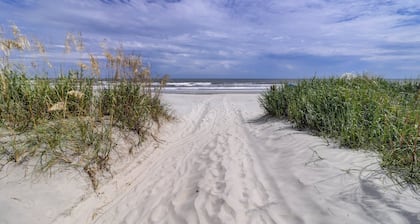 Great Kiawah Night Heron Cottage, Closest to Beach! Bring your Pup!