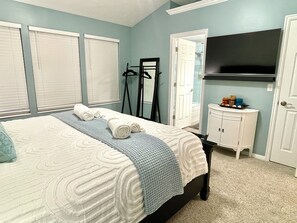5 bedrooms, iron/ironing board, WiFi, bed sheets