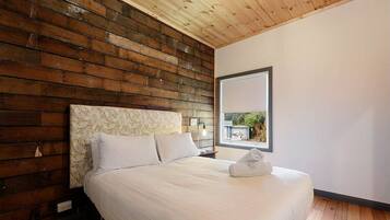 3 habitaciones, cuna de viaje y ropa de cama
