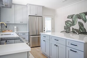 Réfrigérateur, four, plaque de cuisson, lave-vaisselle