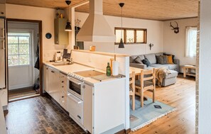 Kjøleskap, kokeplater, oppvaskmaskin og kaffetrakter/tekoker