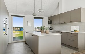 Réfrigérateur, four, plaque de cuisson, lave-vaisselle